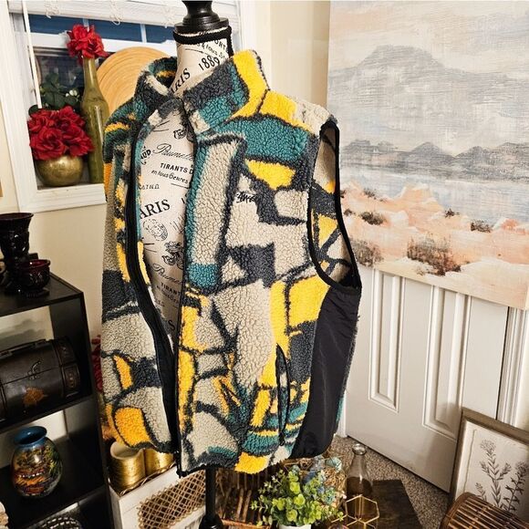 Stussy Colorblock sherpa Jacquard Design sleeveless Vest. - Picture 11 of 15